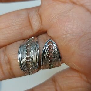 Sarah Coventry Cutout Detail Bypass Ring Size 6.25